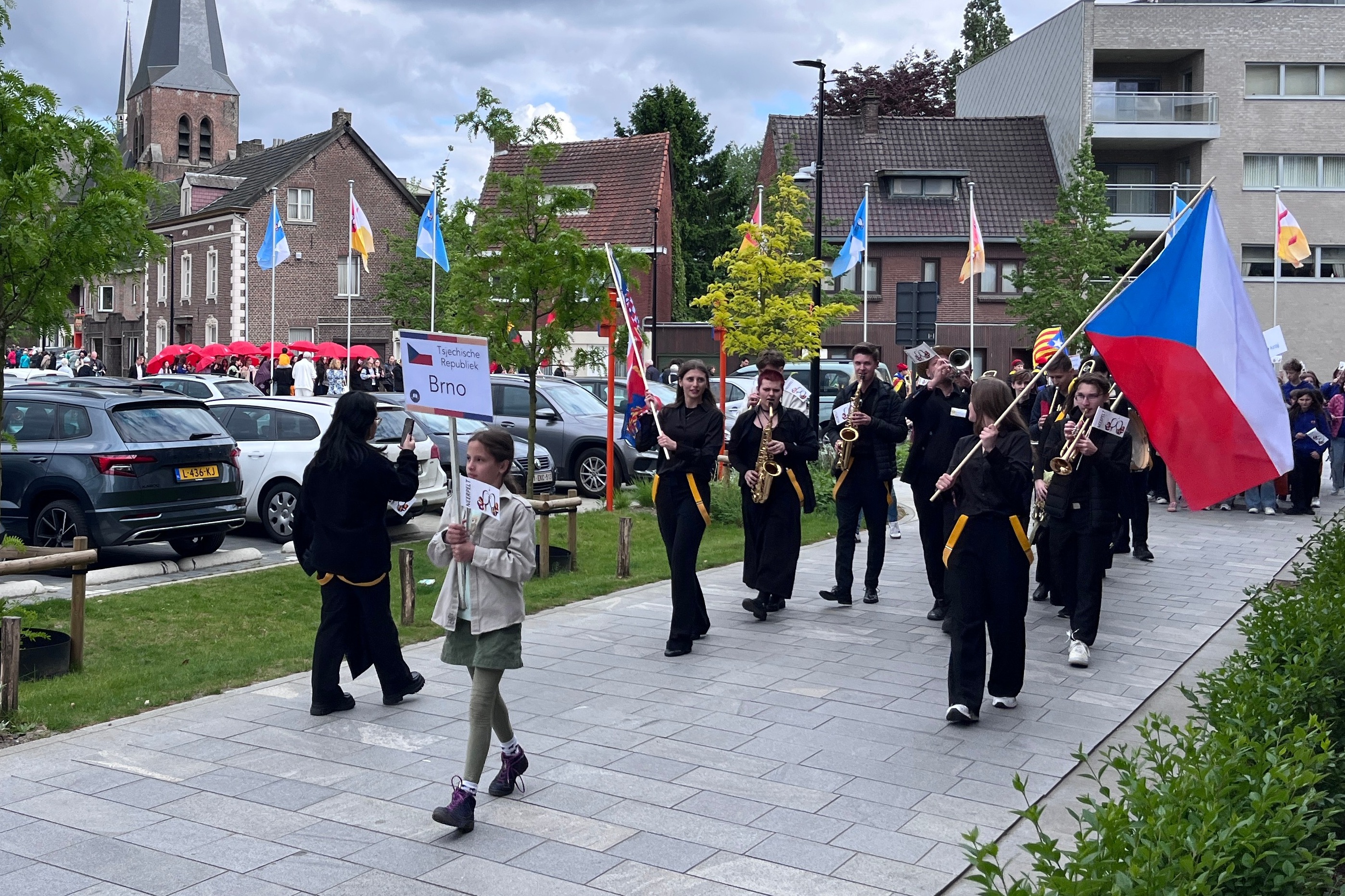 přehlídka orchestrů - průvod ulicemi EMJ Neerpelt