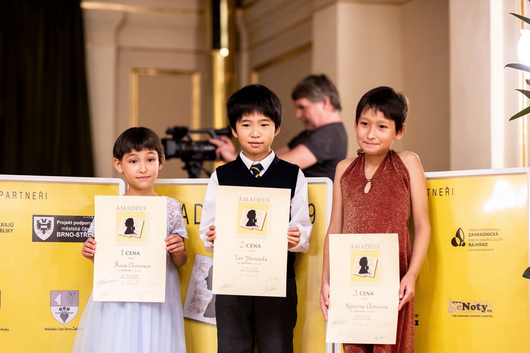 Anna a Katarina - sestry Chmurovy na soutezi Amadeus 2019